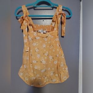 NWOT  Flower Print Ruffled Top Size medium